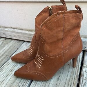 Vince Camuto Saiovell Stiletto Heel Western Ankle Boot Size 5.5